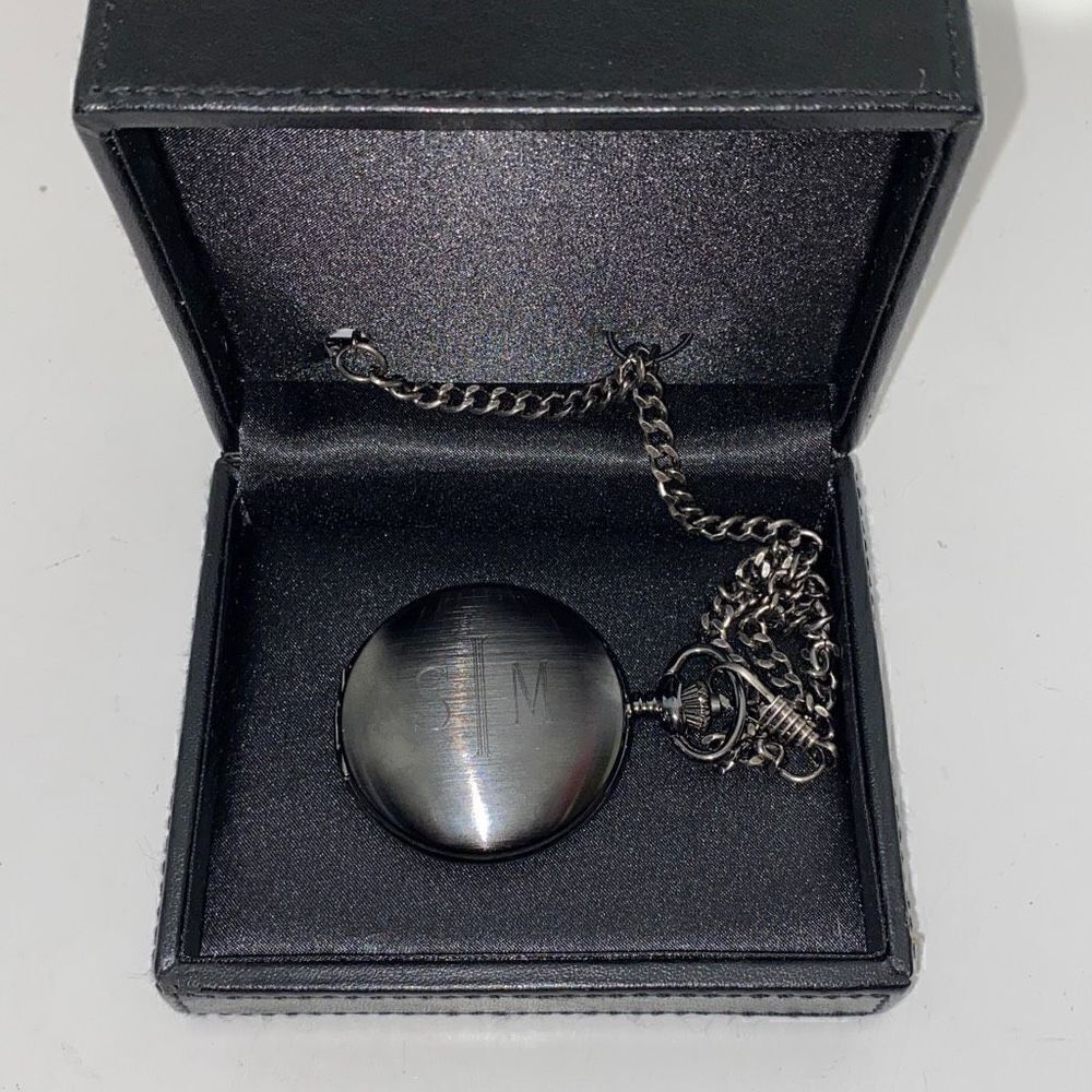 Danbury Vintage Men's Round Pocket Silver Watch With Chain & Box‎
